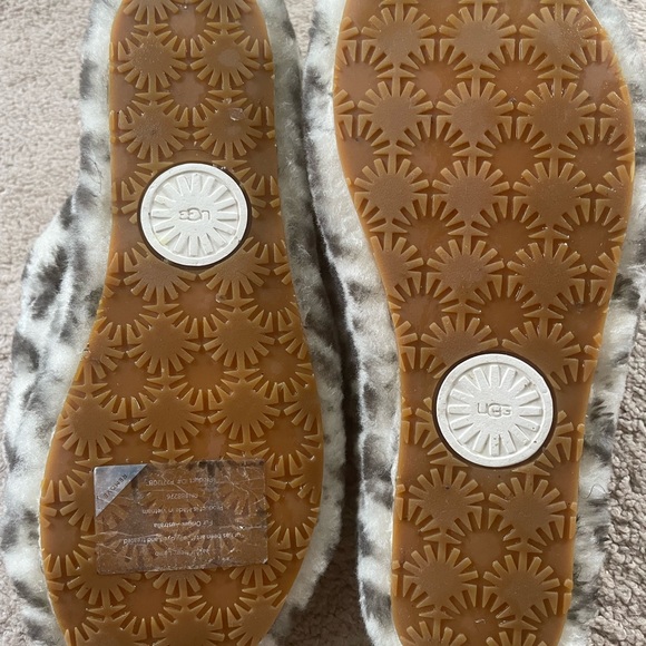 UGG Women’s Fluff Yeah Slide - Picture 4 of 5